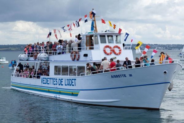 Quelles croisières proposent des excursions pour découvrir les marchés flottants en Birmanie?